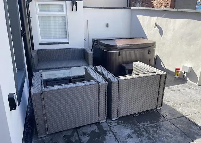 Quirky Cottage In The Centre Of Penrith With A Hot Tub