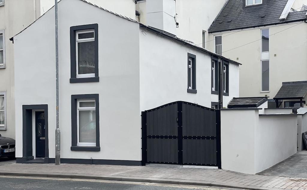 Holiday home Quirky In The Centre Of With A Hot Tub *