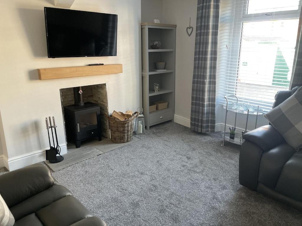 Quirky In The Centre Of With A Hot Tub Penrith