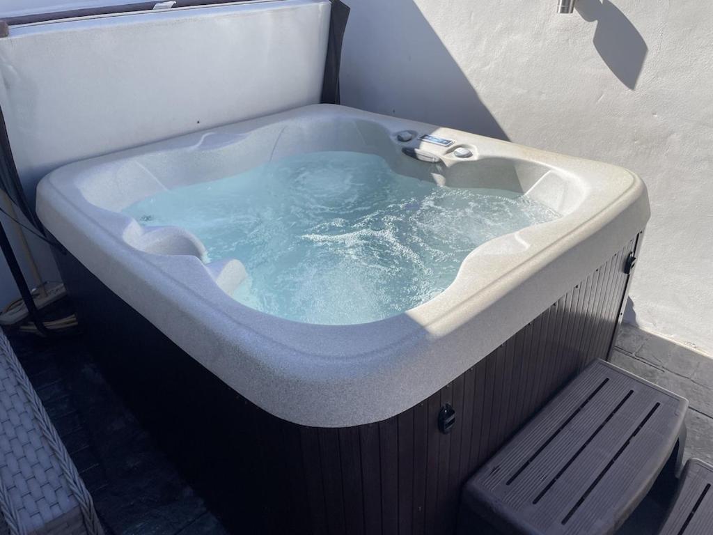 Holiday home Quirky In The Centre Of With A Hot Tub