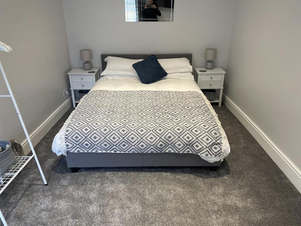 Quirky In The Centre Of With A Hot Tub Holiday home