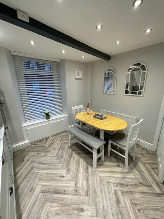 Quirky In The Centre Of With A Hot Tub Holiday home Penrith