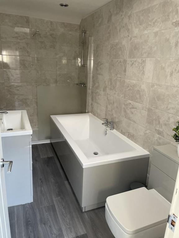 Quirky In The Centre Of With A Hot Tub * Penrith