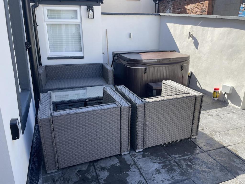 Quirky In The Centre Of With A Hot Tub Holiday home Penrith